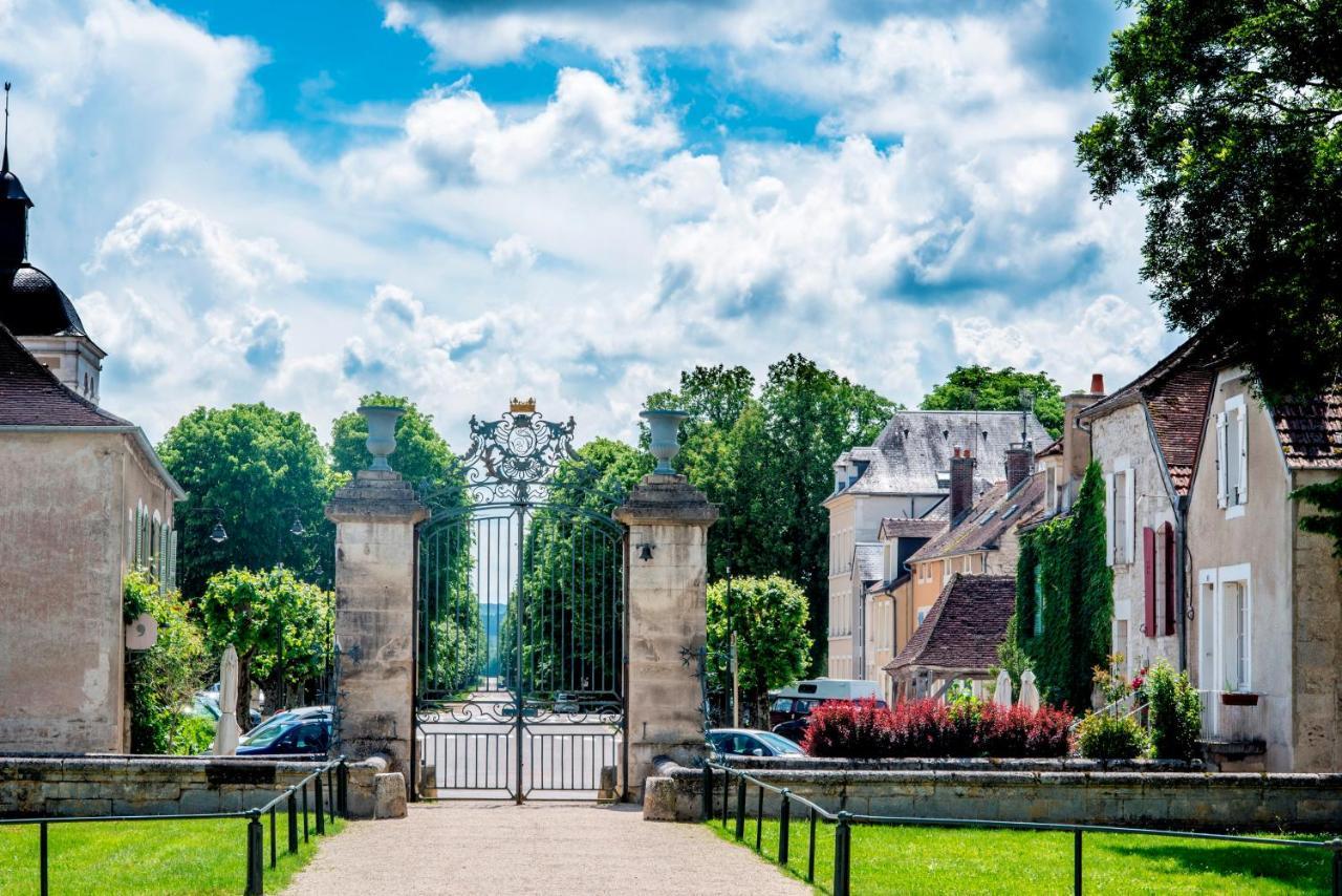 Aupres Du Chateau Tanlay Exterior photo